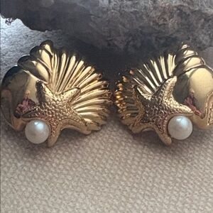 Vintage Avon 90s GoldPlated Earrings | Bold Seashell Starfish Pearl Accent 251